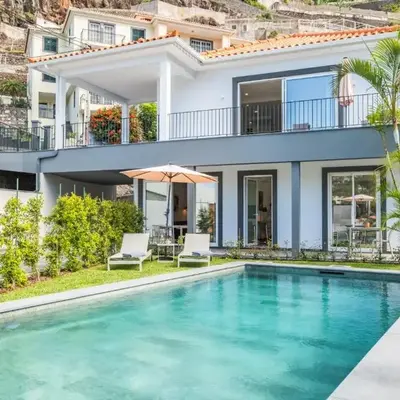 Modern Studio Steps From Beach