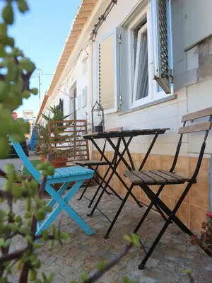 two chairs and a table and a table and chairs at Toca da raposa in Raposeira