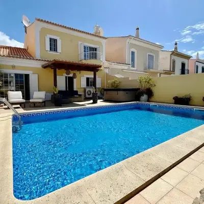 V4 moderno com Piscina - Burgau