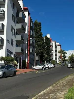 a street with cars parked on the side of a building at Alojamiento Local - Nilia in Caniço