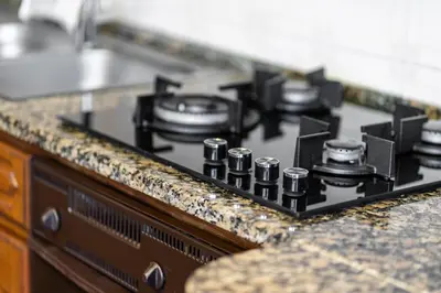 a black stove top oven sitting on a kitchen counter at GuestReady - Faia House in Gaula