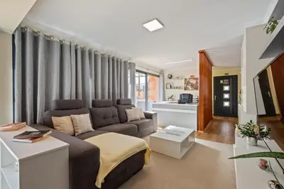 a living room with a couch and a kitchen at Quinta do Checa by Homie in Quinta Grande