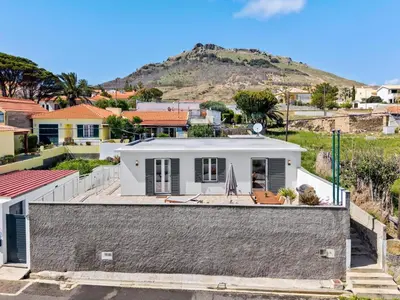 a white house with a hill in the background at Casa Do Cabeco in Lapeiras
