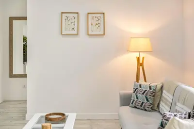 a living room with a couch and a lamp at Casa Susan in Ribeira Brava