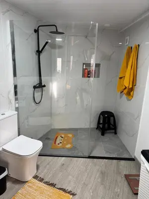 a bathroom with a shower and a toilet at O Refúgio in Calheta