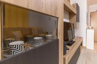 a living room with a tv and a couch at Apartamento Ruby in Machico