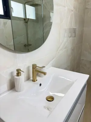a white bathroom with a sink and a mirror at Casa estrelicia II in Relógio do Poiso
