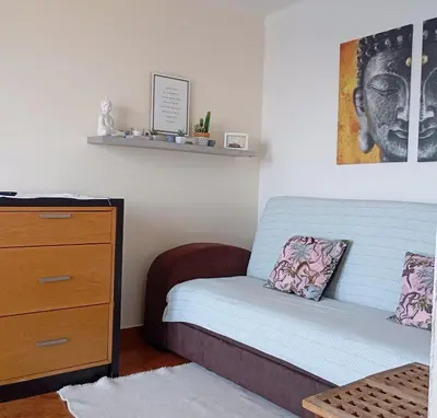 a small bedroom with a bed and a dresser at Yellow owl in Campanário