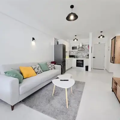 Cozy Airport Apartment