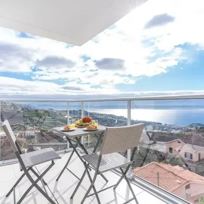 Horizonte Completo II by Atlantic Holiday