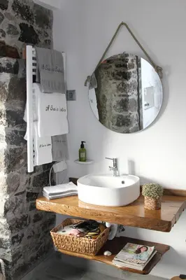 a bathroom with a sink and a mirror at A Casa da Carolina in São Vicente