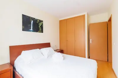 a bedroom with a white bed and a closet at Santana Lens & Trail House in Santana