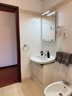 a white bathroom with a sink and a mirror at Habitación con Cocina en la Montaña in Funchal