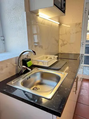a kitchen counter with a sink in a kitchen at Habitación con Cocina en la Montaña in Funchal