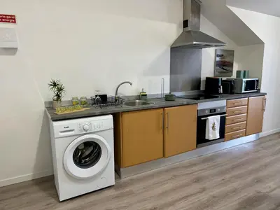 a kitchen with a washing machine and a sink at Cantinho dos Sonhos in Santa Cruz