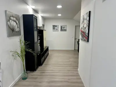 a hallway with a room with a vase on the floor at Cantinho dos Sonhos in Santa Cruz