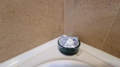 a bowl with an umbrella sitting on top of a toilet at Quinta da Atalaia - Seaview Townhouse with pool in Lagos