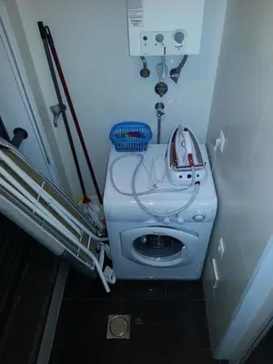 a washer and dryer in a small room at Jardim das Madalenas in Funchal