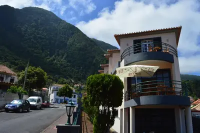 a building with a balcony on the side of a street at Estalagem Corte do Norte in Ponta Delgada