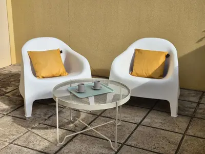 two white chairs and a table with two pillows at Cantinho do Porto Santo in Porto Santo