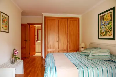 a bedroom with a bed and a bathroom at Apartamento Infante in Funchal