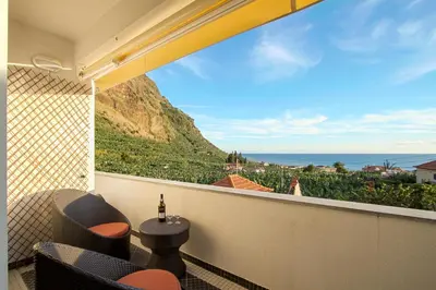 a balcony with a view of the ocean at Apartamento do Avô Tomás in Madalena do Mar