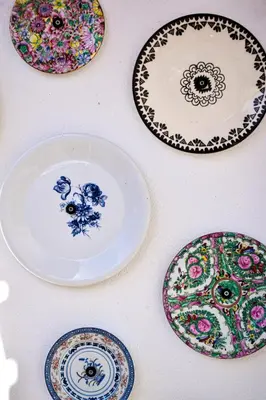 a group of plates on a white table at Casinhas da Figueira in Budens