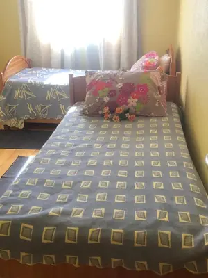 a bed in a room with two twin beds at Apartamento Barros in Estreito de Câmara de Lobos