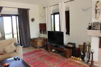 a living room with a couch and a television at Dona Maria 66 in Luz