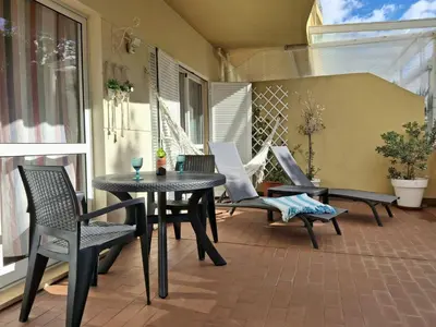 a patio with a table and chairs on a balcony at Refugio Madeira in Caniço