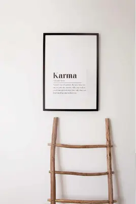a picture on a white wall with a wooden chair at Casa Biota in Sagres