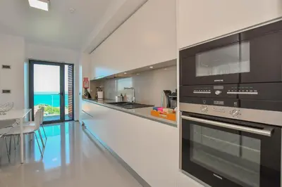 a kitchen with a large oven and a dining room at Apartamento Astrolab in Funchal