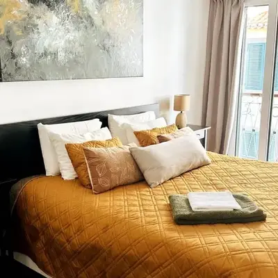 Artist Loft - Modern Stay in Historic Old Town