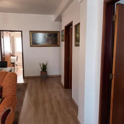 a bedroom with two beds and a window at Casa da Fonte dos Castanheiros in Estreito da Calheta