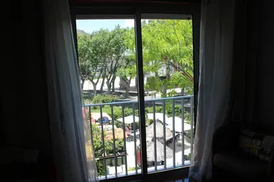 an open window with a view of a yard at ParadisMare in Machico
