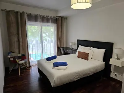 a bedroom with a large bed with a large window at ParadisMare in Machico
