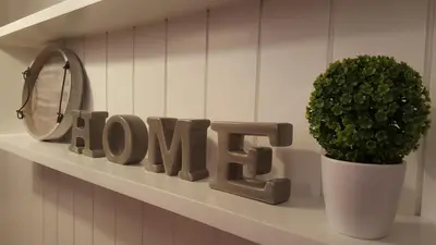 a shelf with a sign that says homeeat at Apartamento Funchal com vista Mar in Funchal