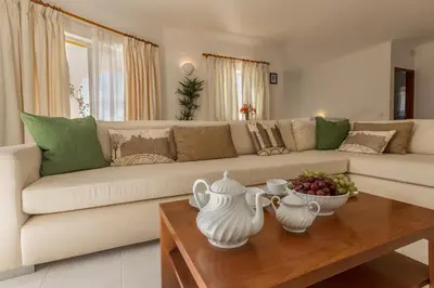 a bedroom with a bed and a view of a balcony at Casa Tulipa in Luz