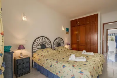 a room with a window with a view of the ocean at Casa Tulipa in Luz