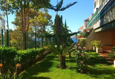 a garden outside a building with plants and trees at Beach Flat - Apartamento Praia Doca do Cavacas in Funchal