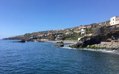 a view of a body of water next to a beach at TRIPLEX TERRASSE VUE EXCLUSIVE SUR L OCÉAN ,WIFI in Santa Cruz