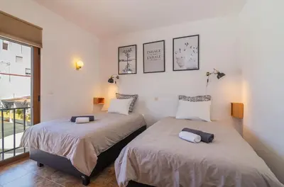 two beds sitting next to each other in a bedroom at H&H seaview in Luz