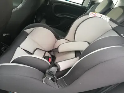 an empty car seat in the backseat of a car at House Joel & Sónia in Funchal