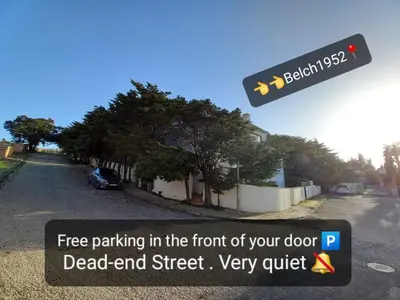 a sign that says free parking in the front of a dead end street at Manuel Apartment - Belch1952 in Lagos