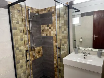 a bathroom with a shower and a sink at Casa Luztour in Luz