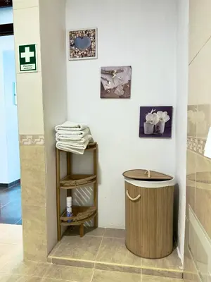 a bathroom with two sinks and a large mirror at O Cantinho do Zé in Funchal