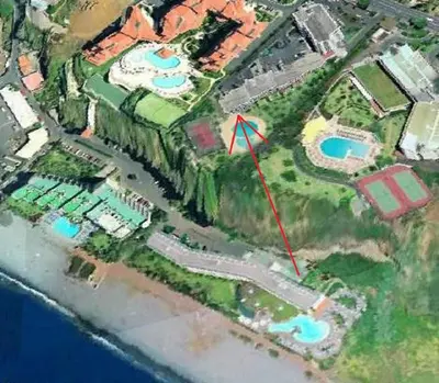 a map of a house with a red arrow at Un Balcon Sur La Mer in Funchal