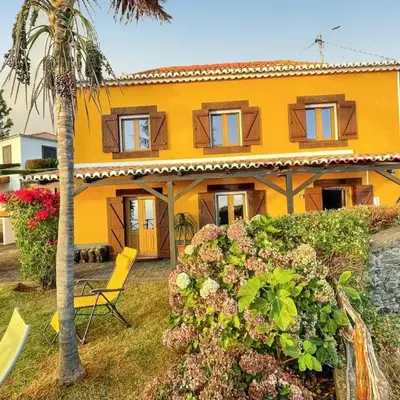 Sea-view house in Fajã da Ovelha with garden and terrace