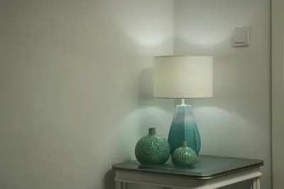 a table with a lamp and two vases on it at ANGEL´S SUNSET in Estreito da Calheta