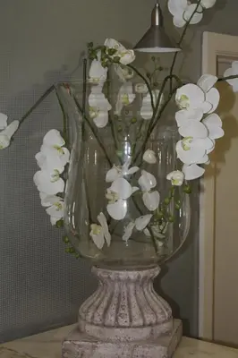 a glass vase with white flowers in it at Hotel Windsor in Funchal